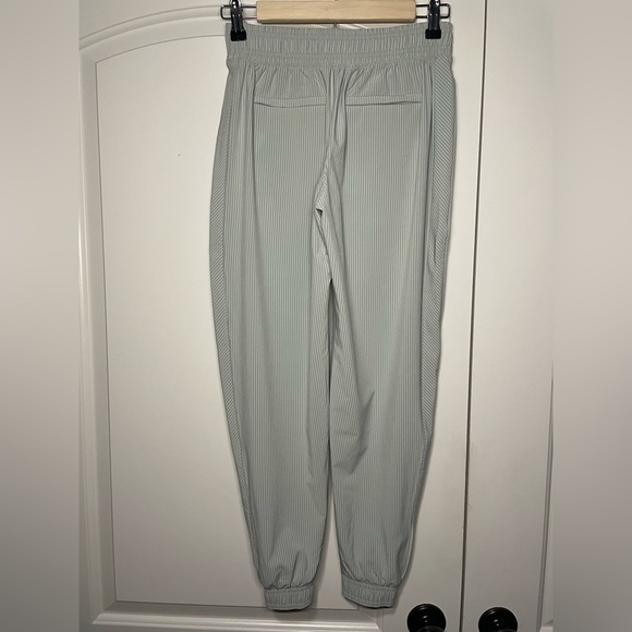 Athleta Brooklyn Textured Joggers Gray Striped Stretch Pockets Size 2P - Picture 9 of 15